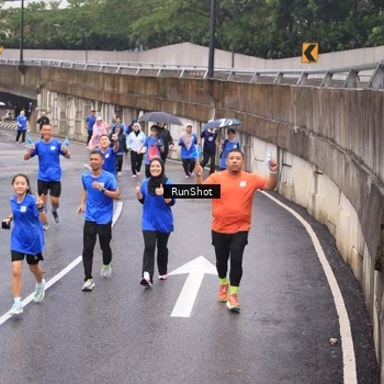 Runner Photo 7940689