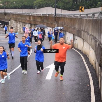 Runner Photo 7940693