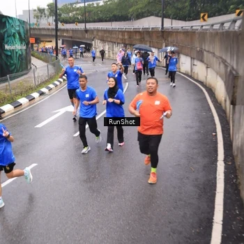Runner Photo 7940722