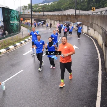 Runner Photo 7940729