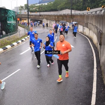 Runner Photo 7940733