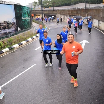 Runner Photo 7940736