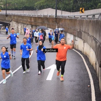 Runner Photo 7940763