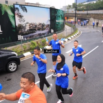Runner Photo 7940771