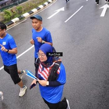 Runner Photo 7940998