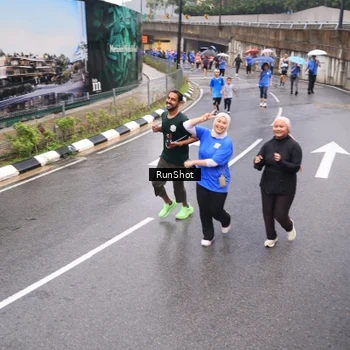 Runner Photo 7941044