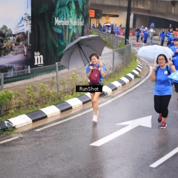 Runner Photo 7941112