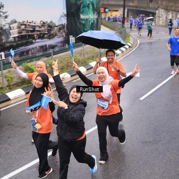 Runner Photo 7941275