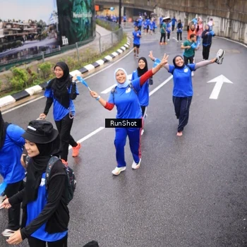 Runner Photo 7941335