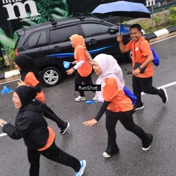 Runner Photo 7941336