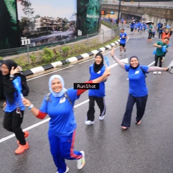 Runner Photo 7941349