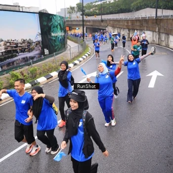 Runner Photo 7941352