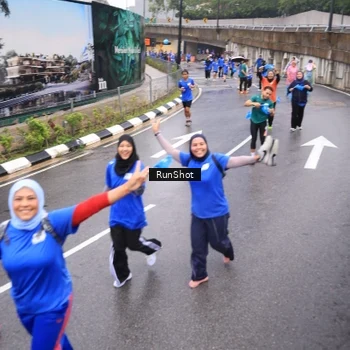 Runner Photo 7941355