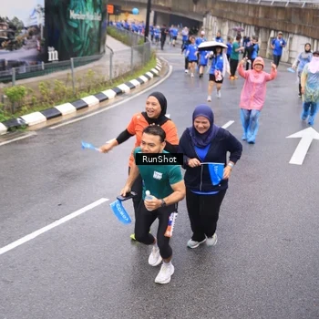Runner Photo 7941417