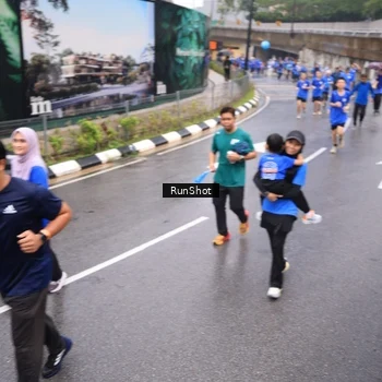 Runner Photo 7941681