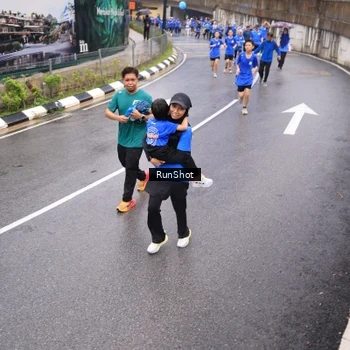 Runner Photo 7941693