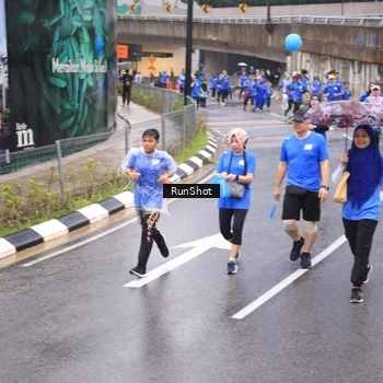 Runner Photo 7941832