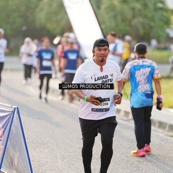 Runner Photo 7942142