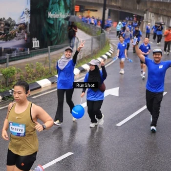 Runner Photo 7942391