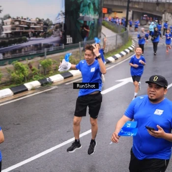 Runner Photo 7942421