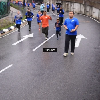Runner Photo 7942453