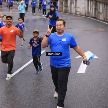 Runner Photo 7942464