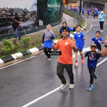 Runner Photo 7942472