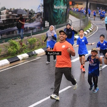 Runner Photo 7942473