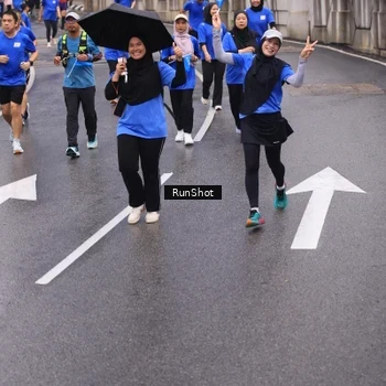 Runner Photo 7942564