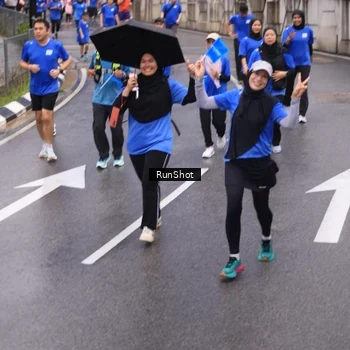 Runner Photo 7942570