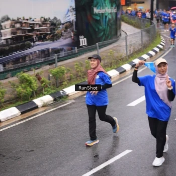 Runner Photo 7942626