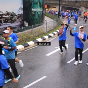 Runner Photo 7942631