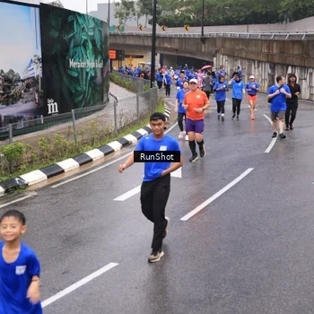 Runner Photo 7942689