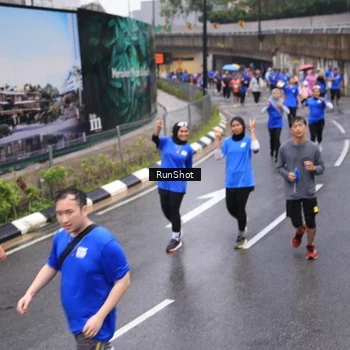 Runner Photo 7942698