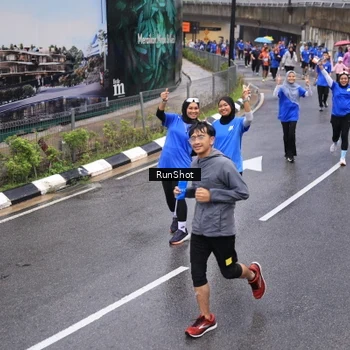 Runner Photo 7942707