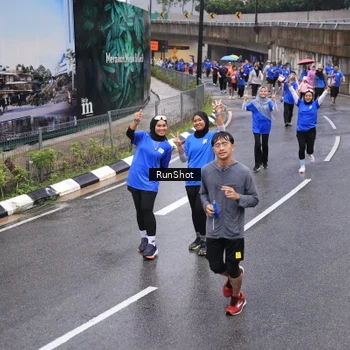 Runner Photo 7942708