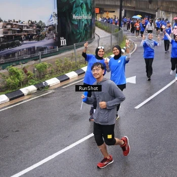 Runner Photo 7942709