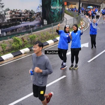 Runner Photo 7942716
