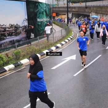 Runner Photo 7942774
