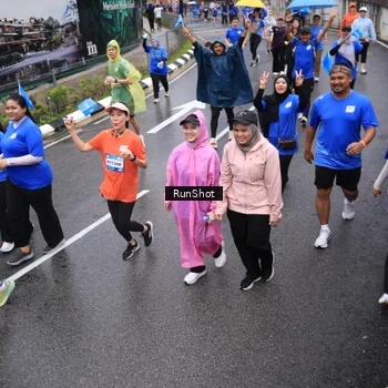 Runner Photo 7942875