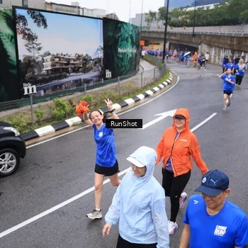 Runner Photo 7942951