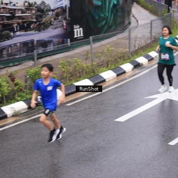 Runner Photo 7943000