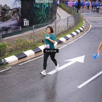 Runner Photo 7943011