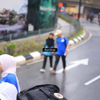 Runner Photo 7943012