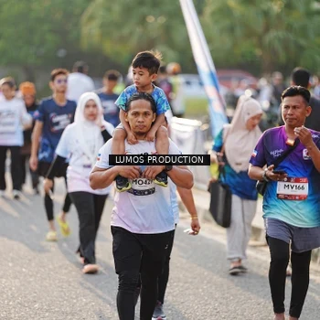 Runner Photo 7943021