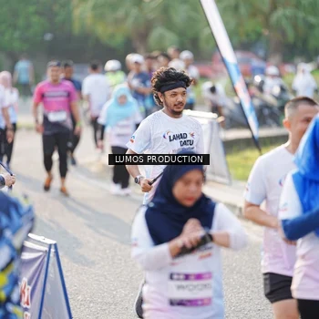 Runner Photo 7943023
