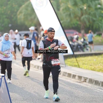 Runner Photo 7943039