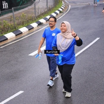 Runner Photo 7943057