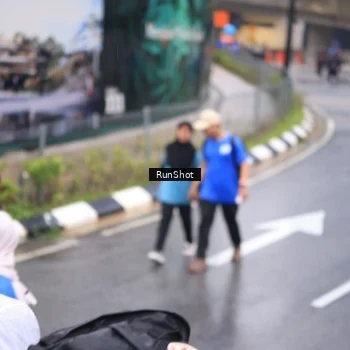 Runner Photo 7943064
