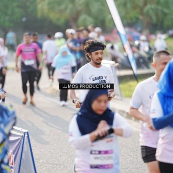 Runner Photo 7943070